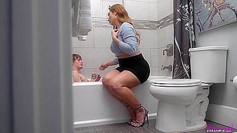In Porn Video With Skylar Snow