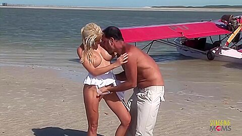 Impressive Hustlers Outdoor Fucking Action