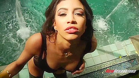 Veronica Rodriguez And In Bow To Your Squirt Goddess...