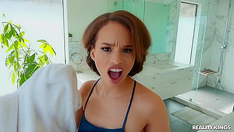 Xander Corvus, Cecilia Lion - La rivalidad