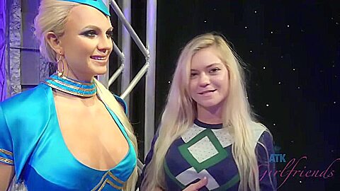 克洛伊·福斯特 (Chloe Foster) 自从你见到克洛伊以来已经有一段时间了！