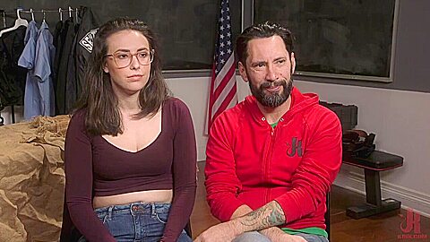 Analer Beweis: Schmutziger Polizist fickt und missbraucht Beweisbeamter Casey Calvert