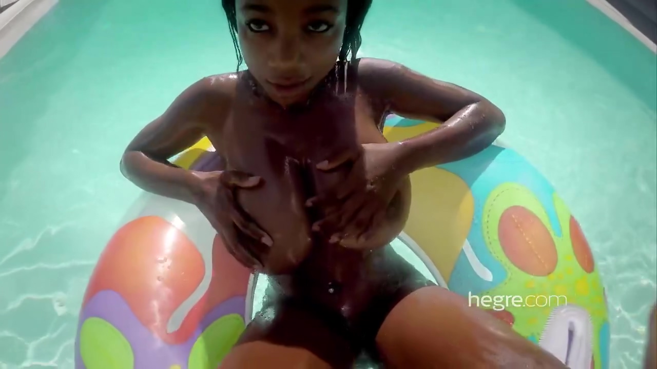 Kiky Pool Party