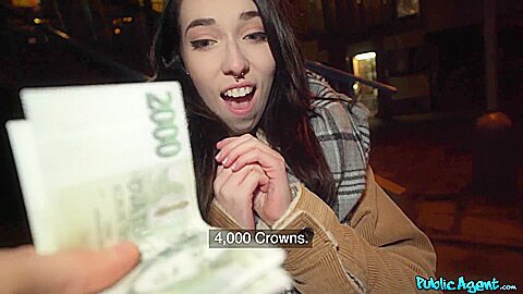 Giada Suicide – Italian On Vacation Needs The Cash