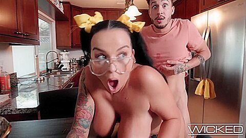 Payton Preslee Gets Drenched In Liquids And Fucked Hard - Teaser Video